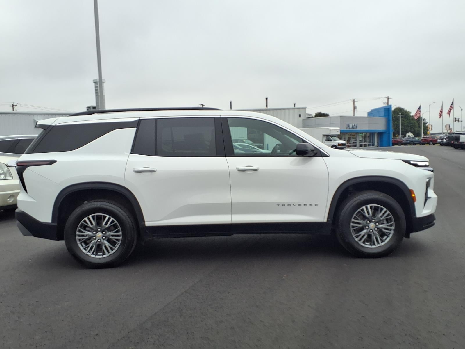 2025 Chevrolet Traverse LT