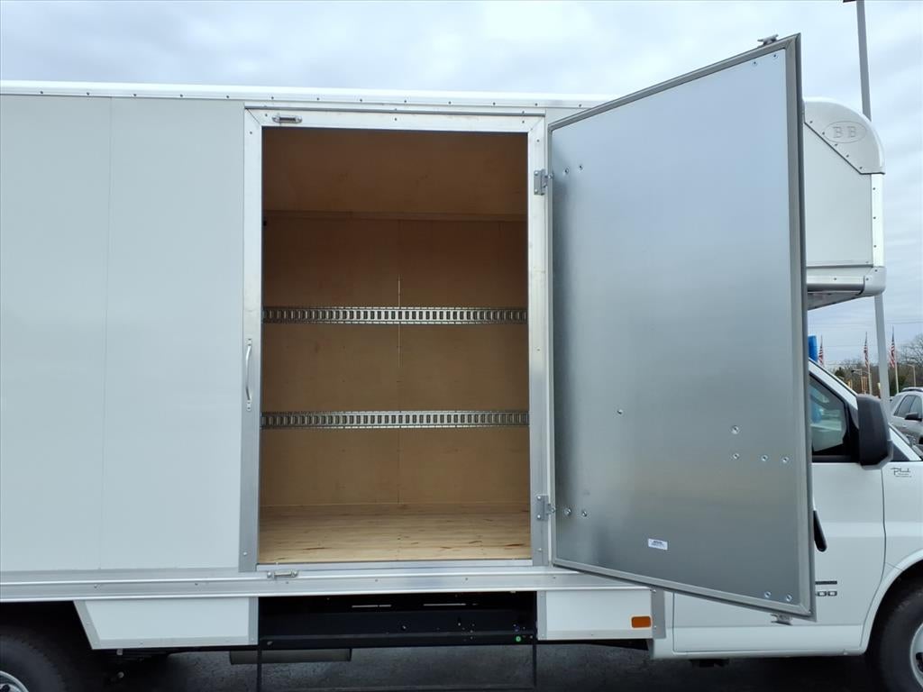 2025 Chevrolet Express Cutaway 4500 2WT